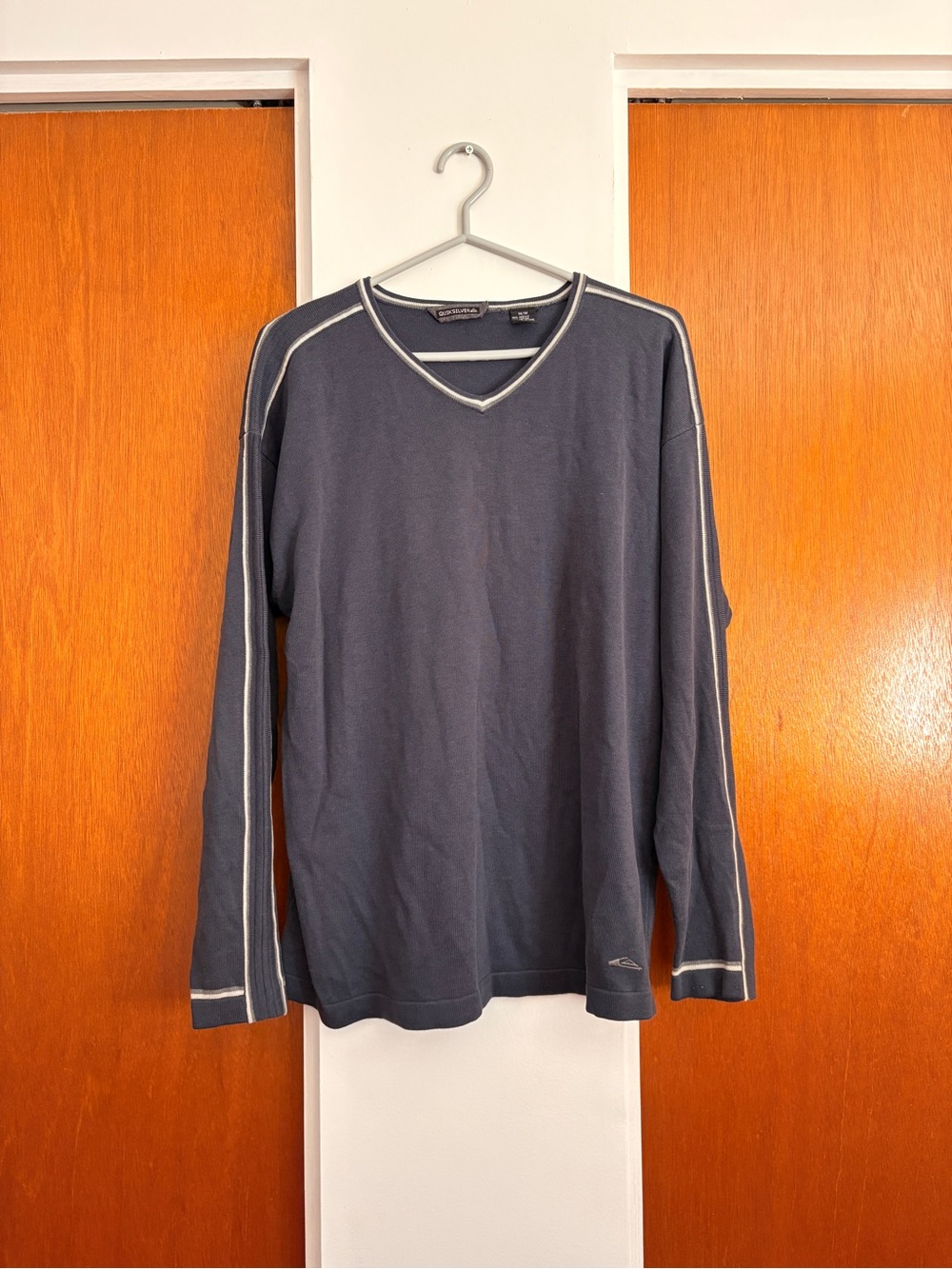 Vintage 2000s Quiksilver v neck sweater